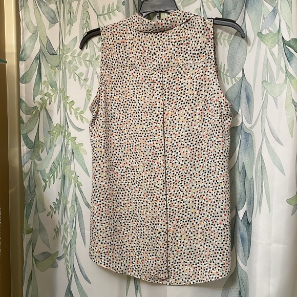 Sleeveless Blouse - Picture 3 of 3